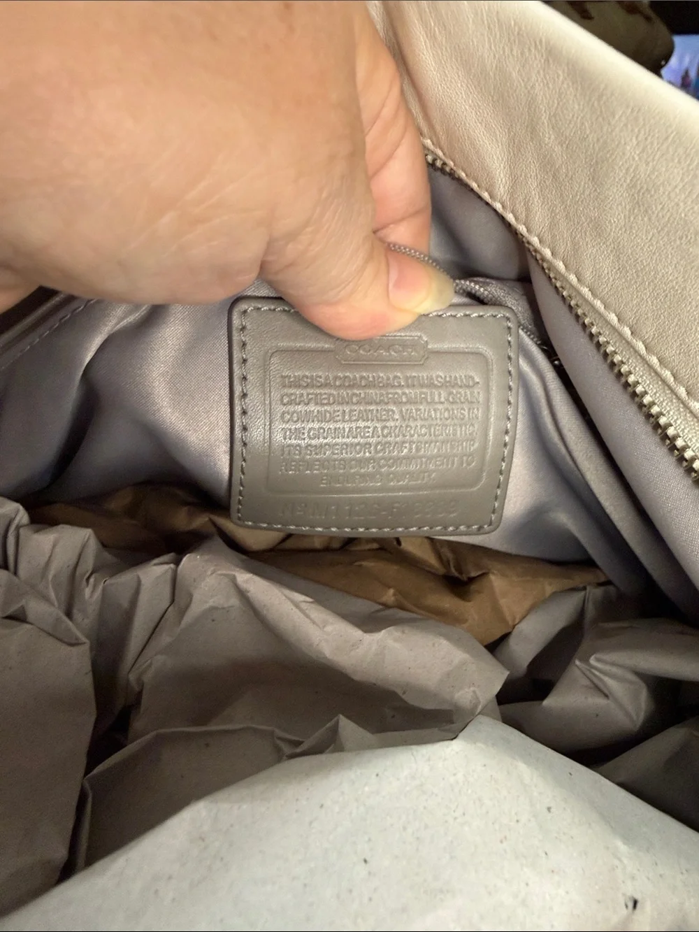 Coach Penelope leather hobo shoulder bag in ivory and gray. - Picture 7 of 9
